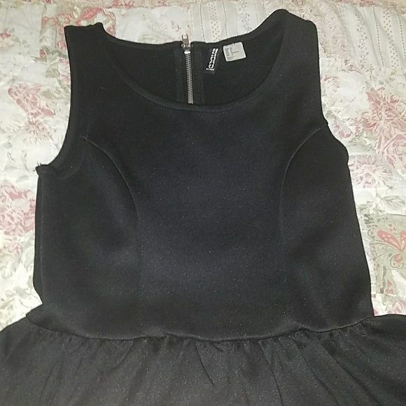 Simple black dress - Picture 4 of 4